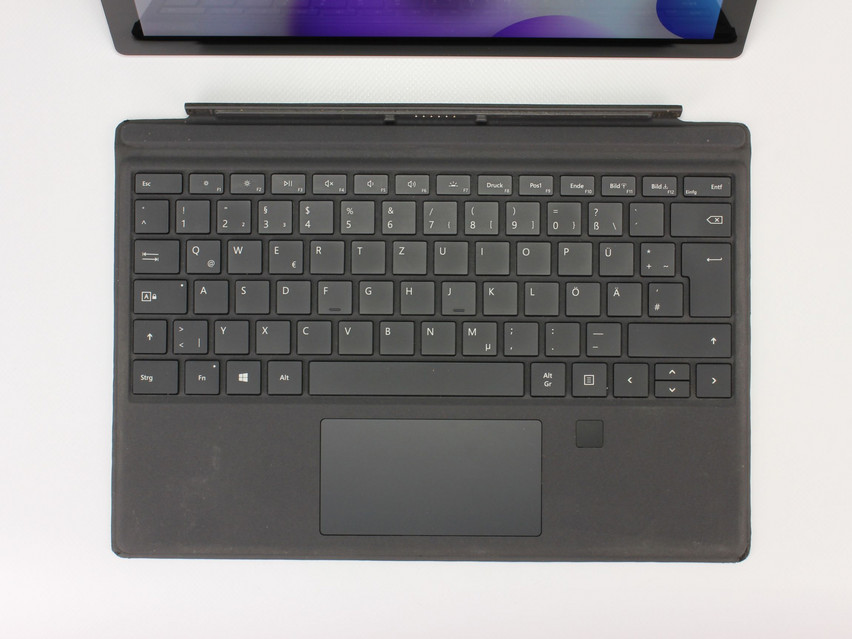 Refurbished Microsoft Surface Pro 5th Gen 1807, i5-7300U, 8 GB, LPDDR3, SSD, 256 GB Product code: 1602654 ESA TECH Image 2 of 12