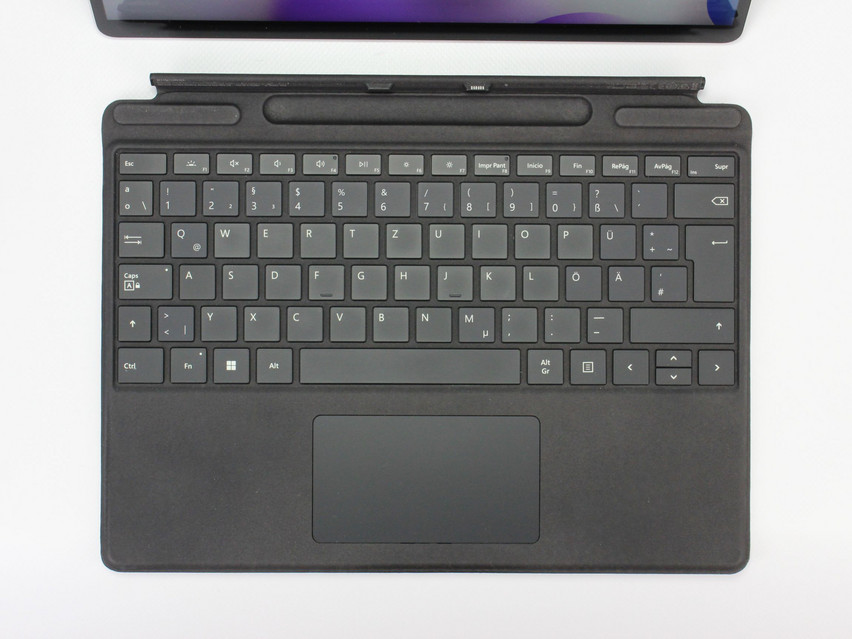 Refurbished Microsoft Surface Pro 8 (1983), i5-1145G7, 16 GB,LPDDR4, 13.0" ins., 2880x1920 px, SSD, 256 GB Produktcode: 16023391 ESA-Tech Bild 2 von 13" title="Microsoft Surface Pro 8 (1983) - 599 €, Produktcode: 16023391 - Bild 2 von 13