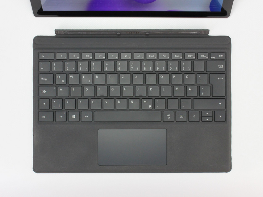 Refurbished Microsoft Surface Pro 5 (1796), i7-7600U, 8 GB,LPDDR3, 12.3" ins., 2736x1824 px, SSD, 256 GB Produktcode: 16023405 ESA-Tech Bild 2 von 14" title="Microsoft Surface Pro 5 (1796) - 239 €, Produktcode: 16023405 - Bild 2 von 14