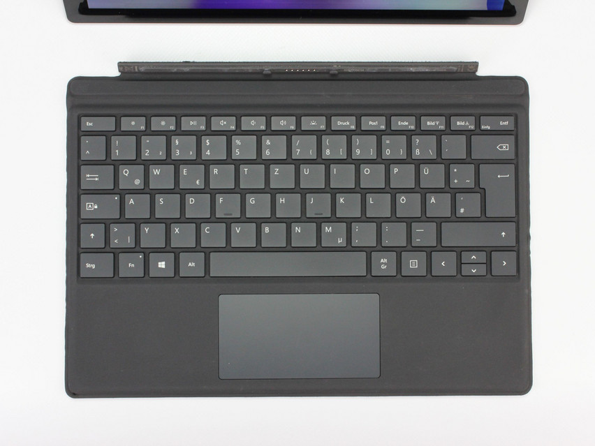 Refurbished Microsoft Surface Pro 5 (1807), i5-7300U, 8 GB,LPDDR3, 12.3" ins., 2736x1824 px, SSD, 256 GB Produktcode: 16023400 ESA-Tech Bild 2 von 14" title="Microsoft Surface Pro 5 (1807) - 229 €, Produktcode: 16023400 - Bild 2 von 14