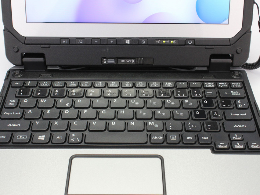 Refurbished Panasonic TOUGHBOOK CF-20 MK2, i5-7Y57, 8 GB,LPDDR3, 10,1" ins., 1920x1200 px, SSD, 256 GB Product code: 15023905 ESA-Tech Image 6 of 19" title="Panasonic TOUGHBOOK CF-20 MK2 - 499 €, Product code: 15023905 - Image 6 of 19