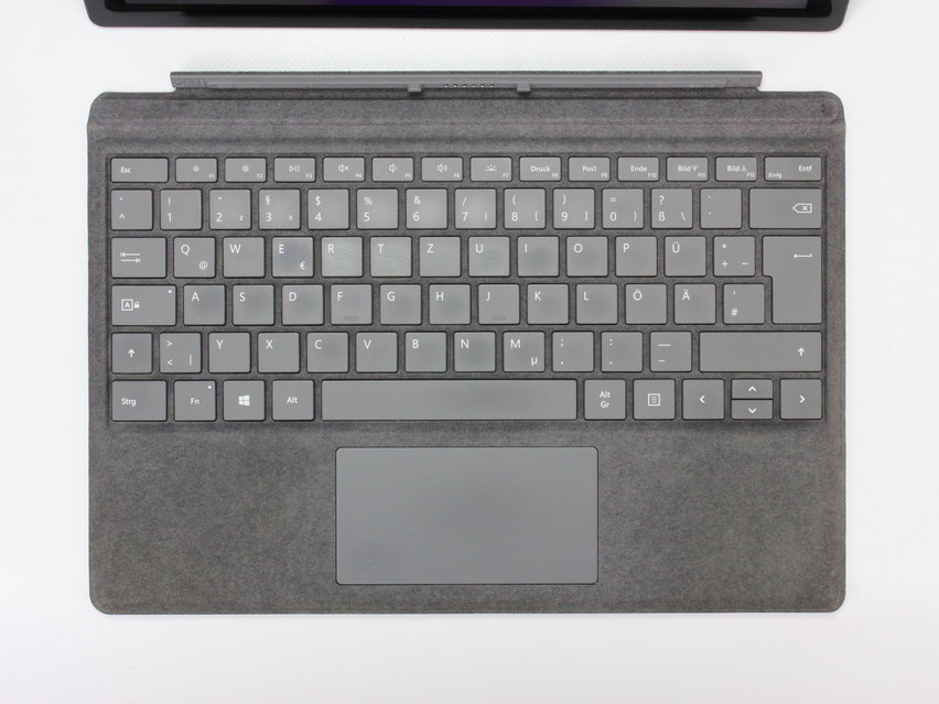 Refurbished Microsoft Surface Pro 7+ (1960), i5-1135G7, 8 GB,LPDDR4, 12,3" ins., 2736x1824 px, SSD, 256 GB Produktcode: 16023890 ESA-Tech Bild 2 von 11" title="Microsoft Surface Pro 7+ (1960) - 499 €, Produktcode: 16023890 - Bild 2 von 11