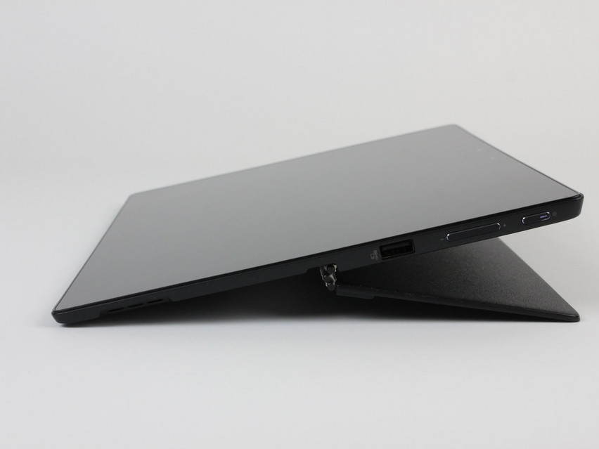 Refurbished Lenovo Miix 720-12IKB, i7-7500U, 8 GB,DDR4, 12,0" ins., 2880x1920 px, SSD, 256 GB Produktcode: 13024299 ESA-Tech Bild 3 von 6.2" title="Lenovo Miix 720-12IKB - 199 €, Produktcode: 13024299 - Bild 3 von 6.2