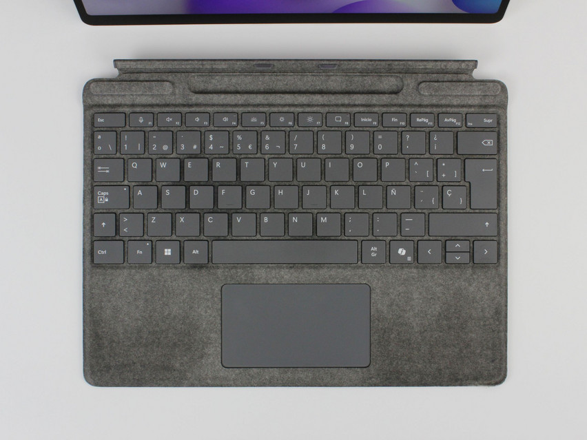 Refurbished Microsoft Surface Pro 10 for Business (2079), 5 135U, 16 GB,LPDDR5X, 13,0" ins., 2880x1920 px, SSD, 256 GB Product code: 16024719 ESA-Tech Image 2 of 12" title="Microsoft Surface Pro 10 for Business (2079) - 929 €, Product code: 16024719 - Image 2 of 12