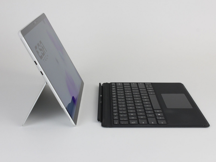 Refurbished Microsoft Surface Pro X SQ2, 2, 16 GB,LPDDR4X, 13,0" ins., 2880x1920 px, SSD, 256 GB Produktcode: 16025138 ESA-Tech Bild 3 von 12" title="Microsoft Surface Pro X SQ2 - 499 €, Produktcode: 16025138 - Bild 3 von 12