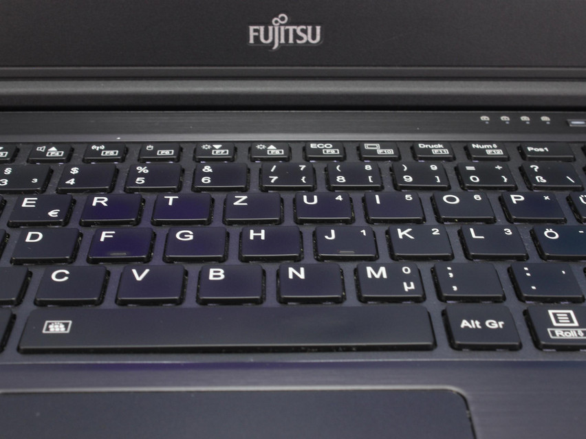 Refurbished Fujitsu LIFEBOOK U747, i5-7300U, 16 GB, DDR4, SSD, 256 GB Product code: 140175 ESA TECH Image 3 of 24